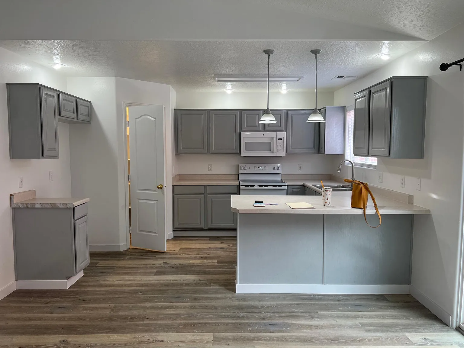 2099 Middleton Dr — Photo 4