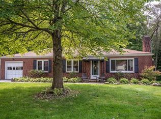 1096 Carroll Ln, Hermitage, PA