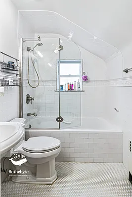 Sold by Daniel Gale Sotheby's International Realty | media 22