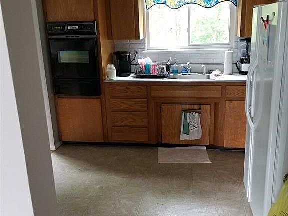 3rd image of 39 Dolores Dr