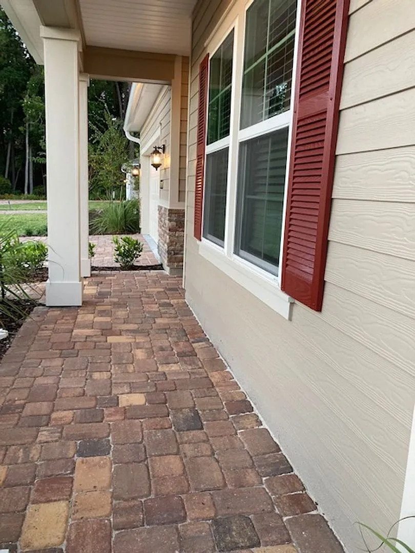 Comfortable 3 Bedroom Home With Great Outdoor Space — Photo 4