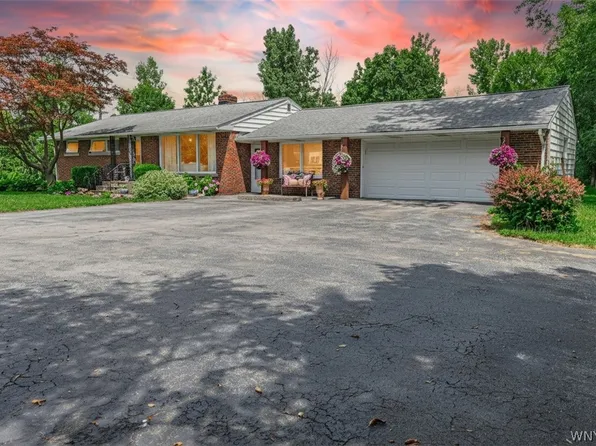 7174 Chestnut Ridge Rd, Lockport, NY 14094