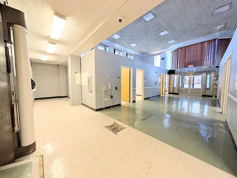 1071 E Main St #1 — Photo 6