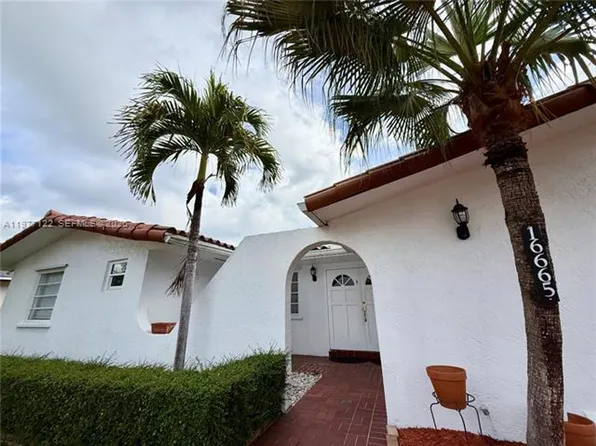 16665 SW 93rd Ct, Palmetto Bay, FL 33157