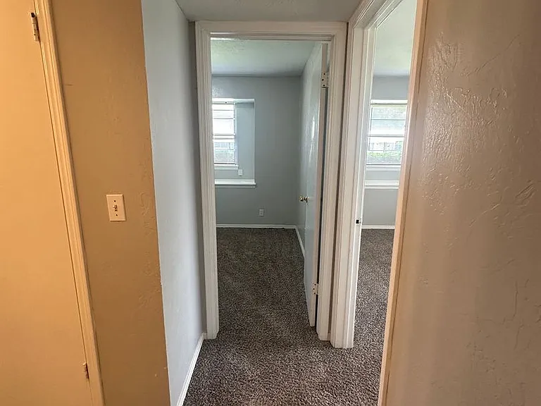 4844 Woodview Dr — Photo 37
