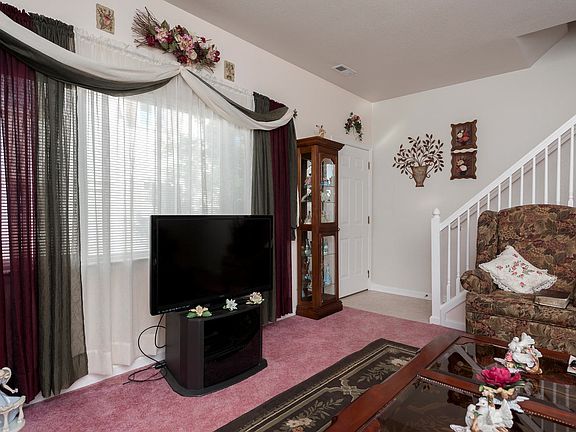 2nd image of 2223 Devonshire Ct