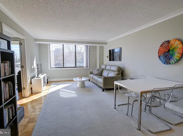 5225 Pooks Hill Rd APT 121N, Bethesda, MD 20814