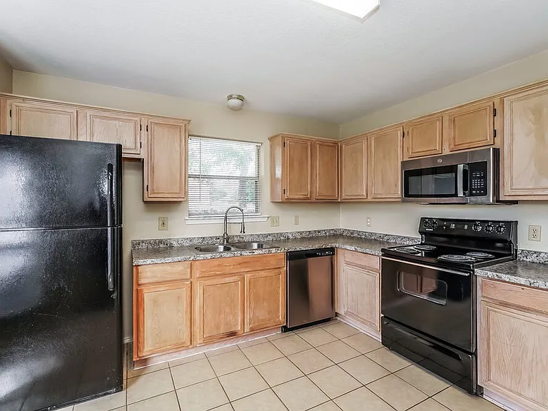 4001 Periwinkle Dr — Photo 9