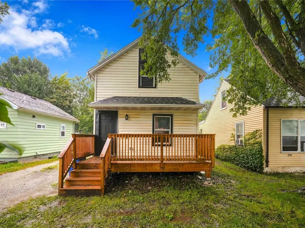 1122 32nd St NE, Cedar Rapids, IA 52402