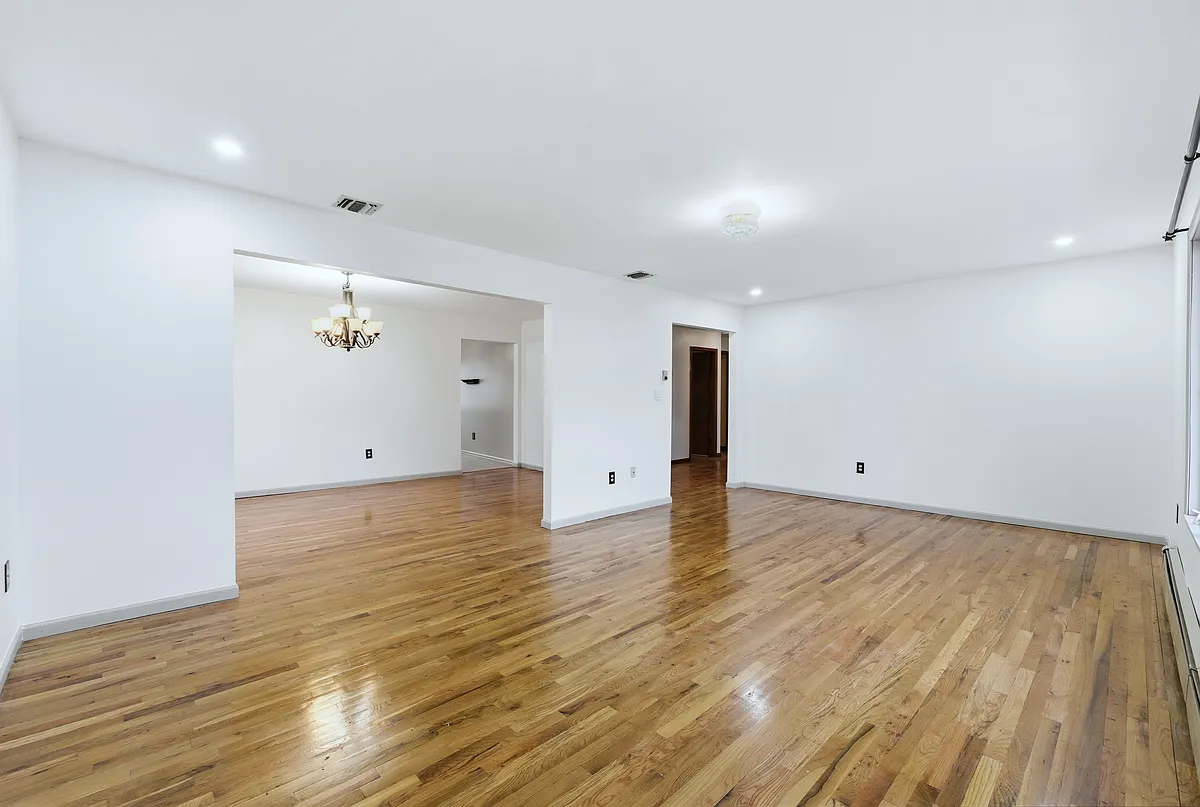 LR - 533 1st St #2