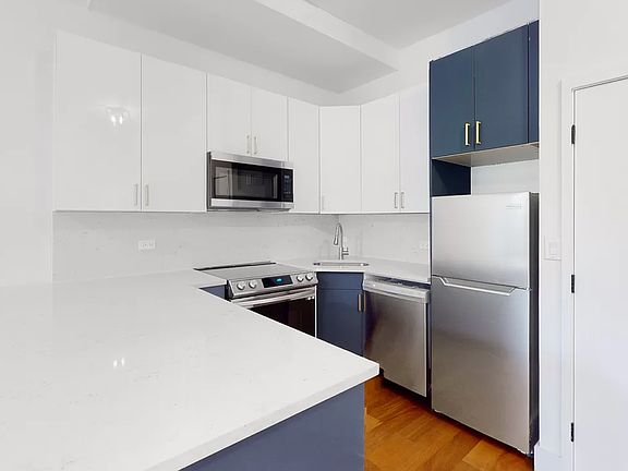 3rd image of 659 10th Ave #2C