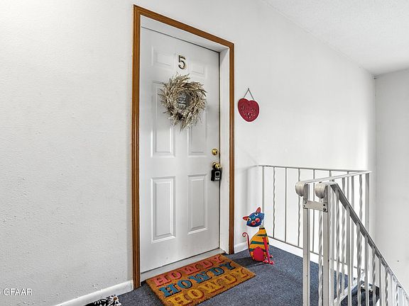 4th image of 418 6th St E APT 5