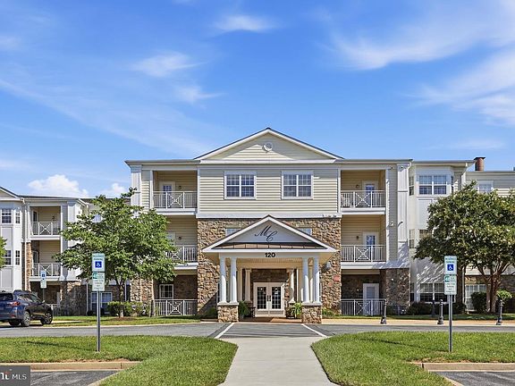 2nd image of 120 Burgess Hill Way APT 207