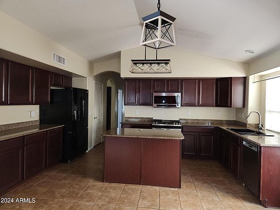 3rd image of 3925 W KINGS Avenue