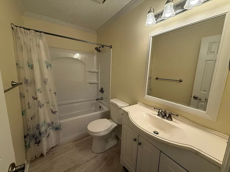 113 Suffolk Dr — Photo 8