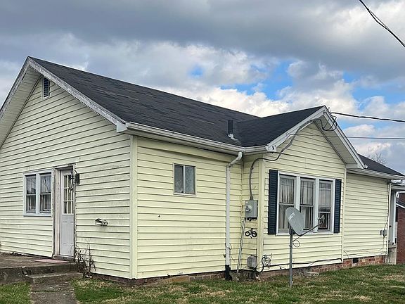 3rd image of 2101 Summit St