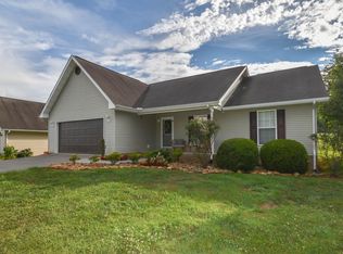 1449 Chessingham Dr, Maryville, TN 37801