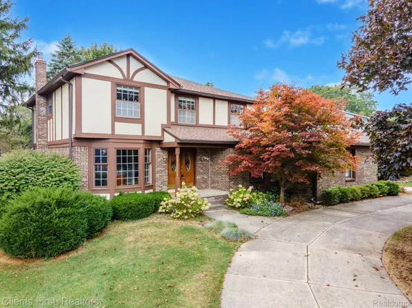35141 Northmont Dr, Farmington Hills, MI 48331
