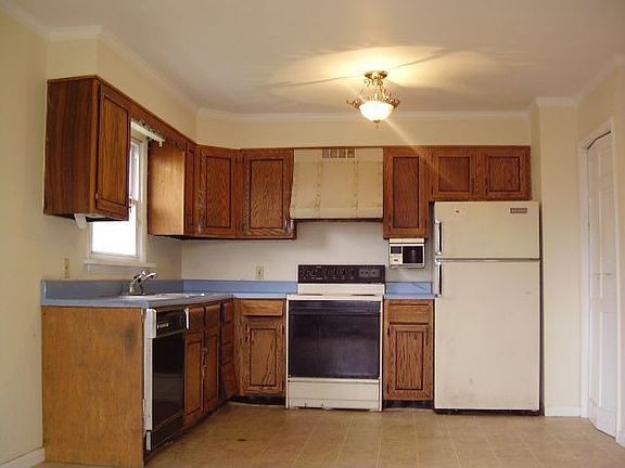 Large Eat-In-Kitchen