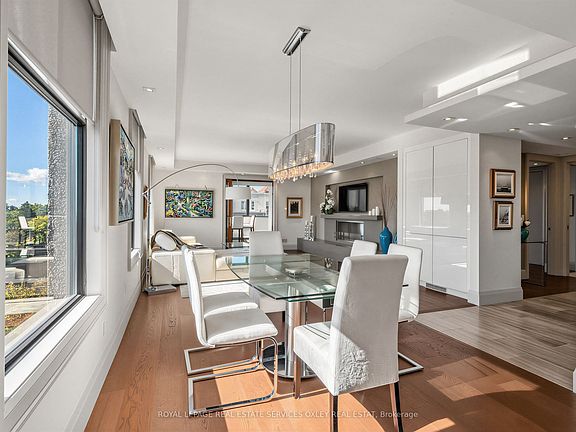5th image of 423 Avenue Rd #8