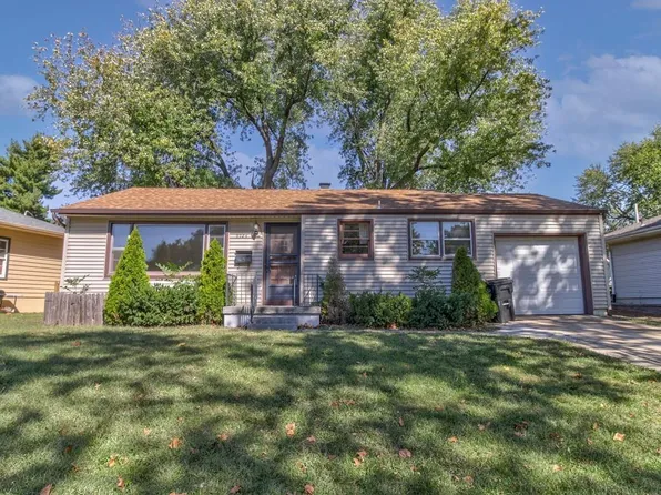 9724 E 34th St S, Independence, MO 64052