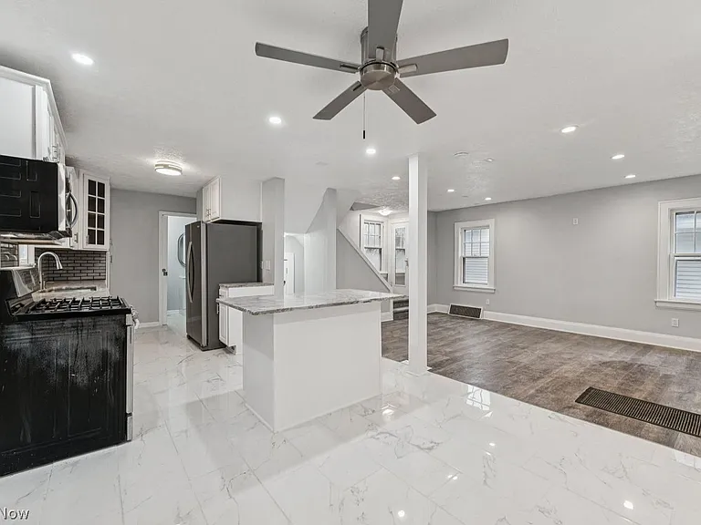 1387 Dietz Ave — Photo 13