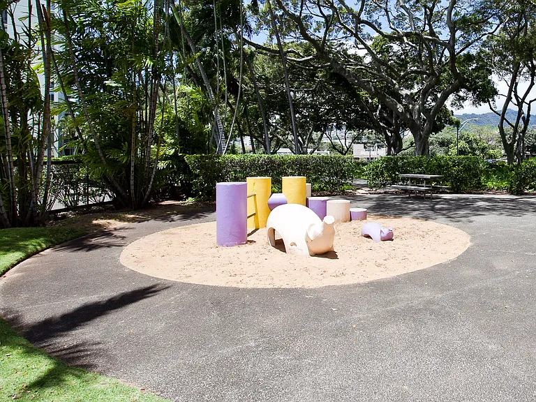 1511 Nuuanu Ave #639 — Photo 35
