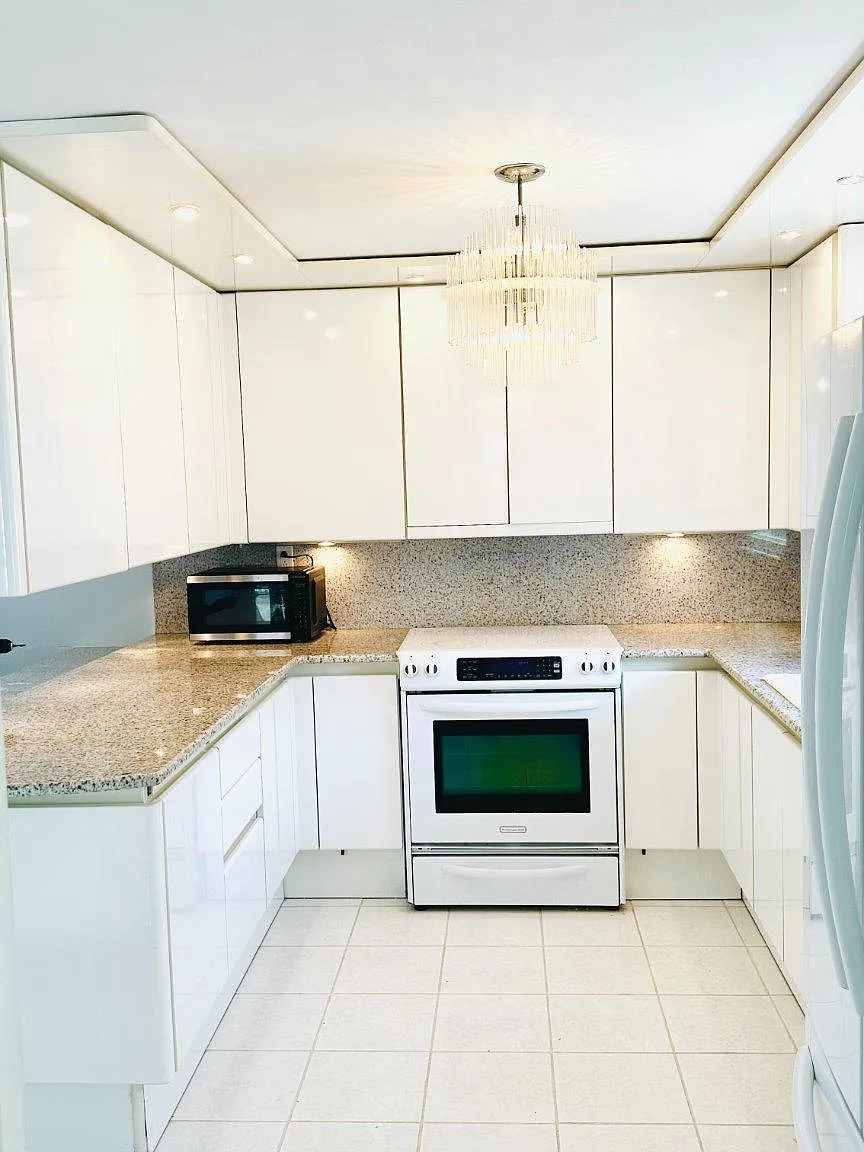 3 bed, 1.5 bath, 1580 sqft, $3,200 — Photo 4