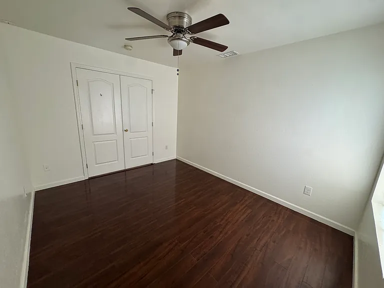 1727 E Pontiac Dr — Photo 35