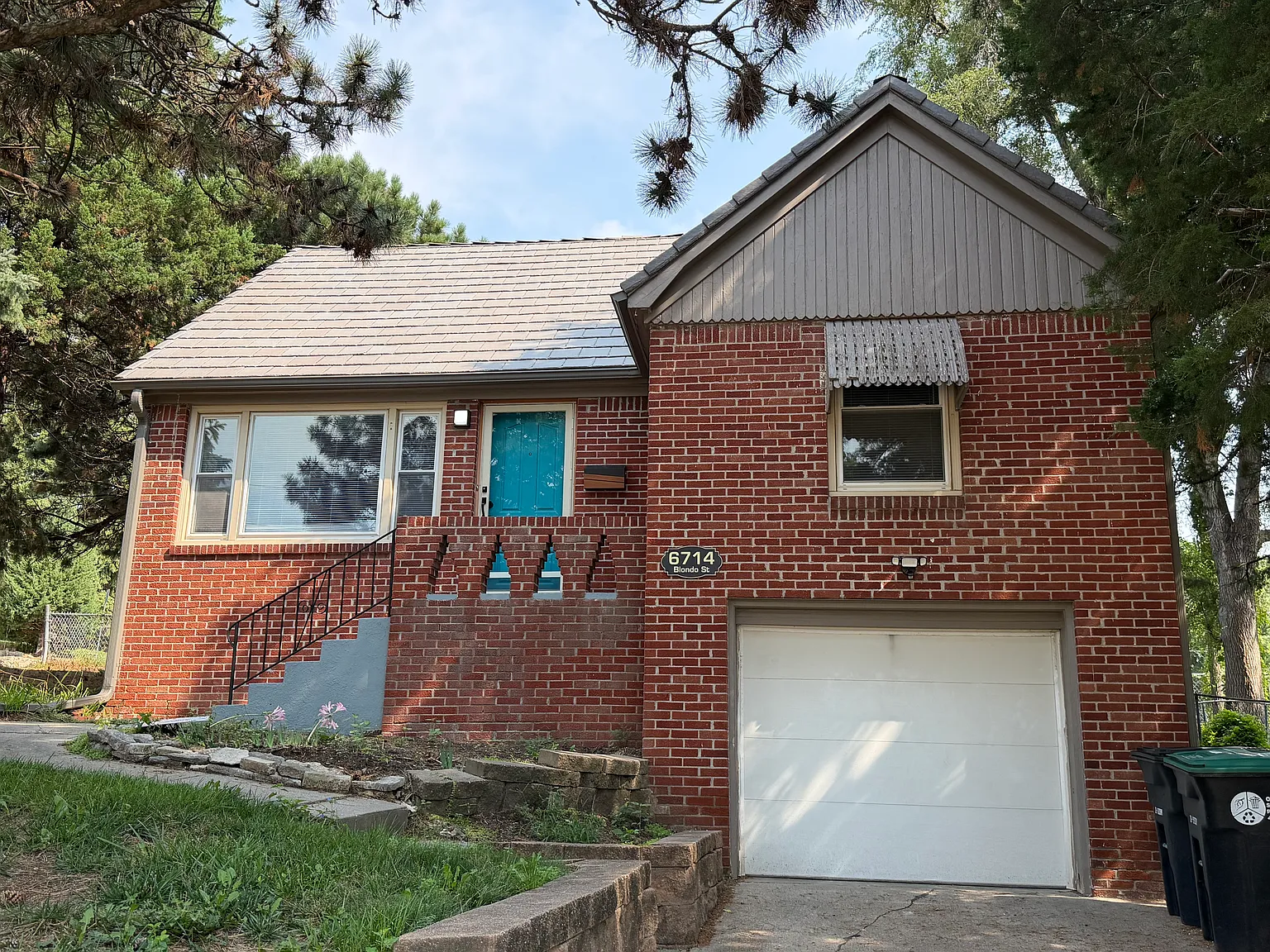 5 bed, 1425 sqft, $2,395 — Photo 1