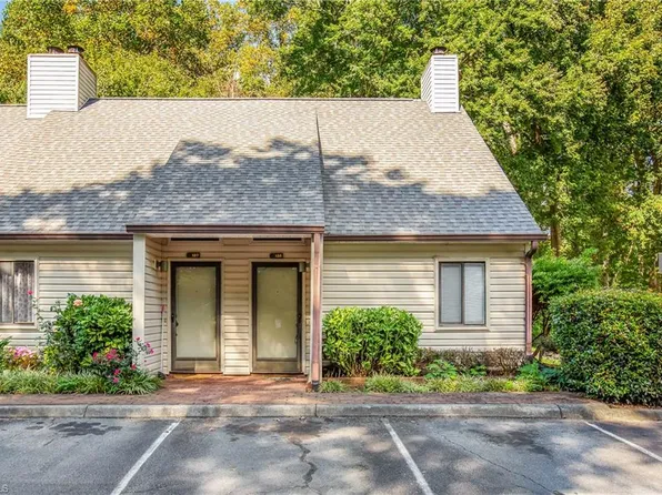 135 Forest View Dr, Winston Salem, NC 27104