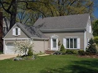 521 Lake Forest Dr, Bay Village, OH