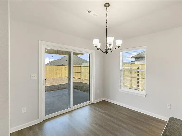 460 Willow Dr — Photo 10