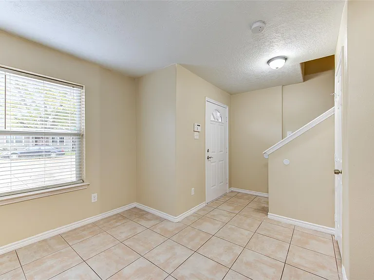 605 Center St #B — Photo 12