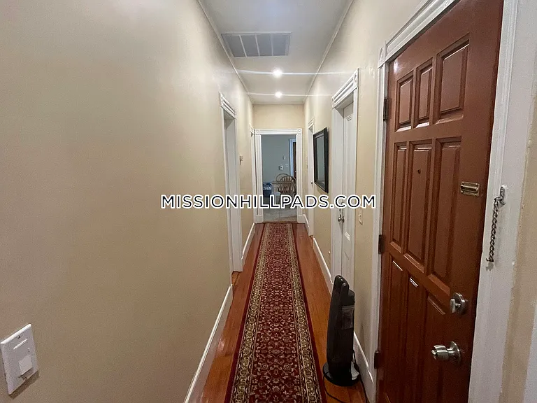 123-125 Hillside St #1 — Photo 3
