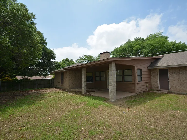 2909 Cortez Dr — Photo 2