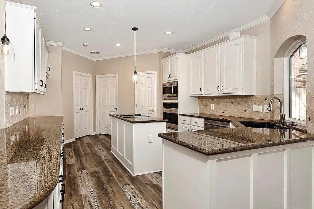 Luxurious 5 Bed/4 Bath Single Family Home in Spring, TX! $5700/mo - Available 8/1/2026 — Photo 4