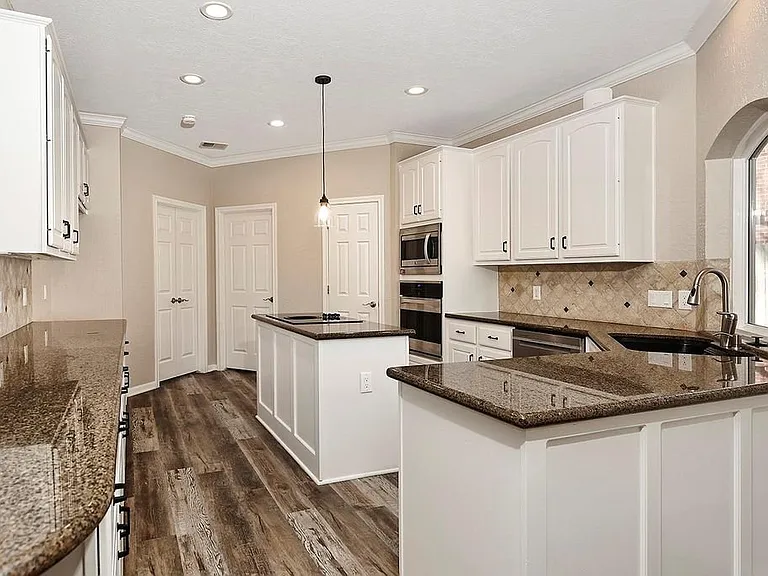 6 Thornbush Pl — Photo 4