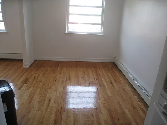 Rented by Alexiou Realty | media 6