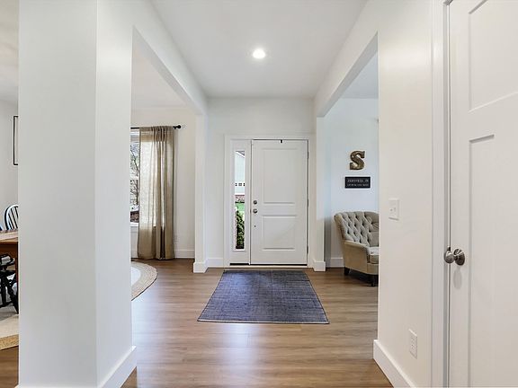 4th image of 7564 Blackstone Ct
