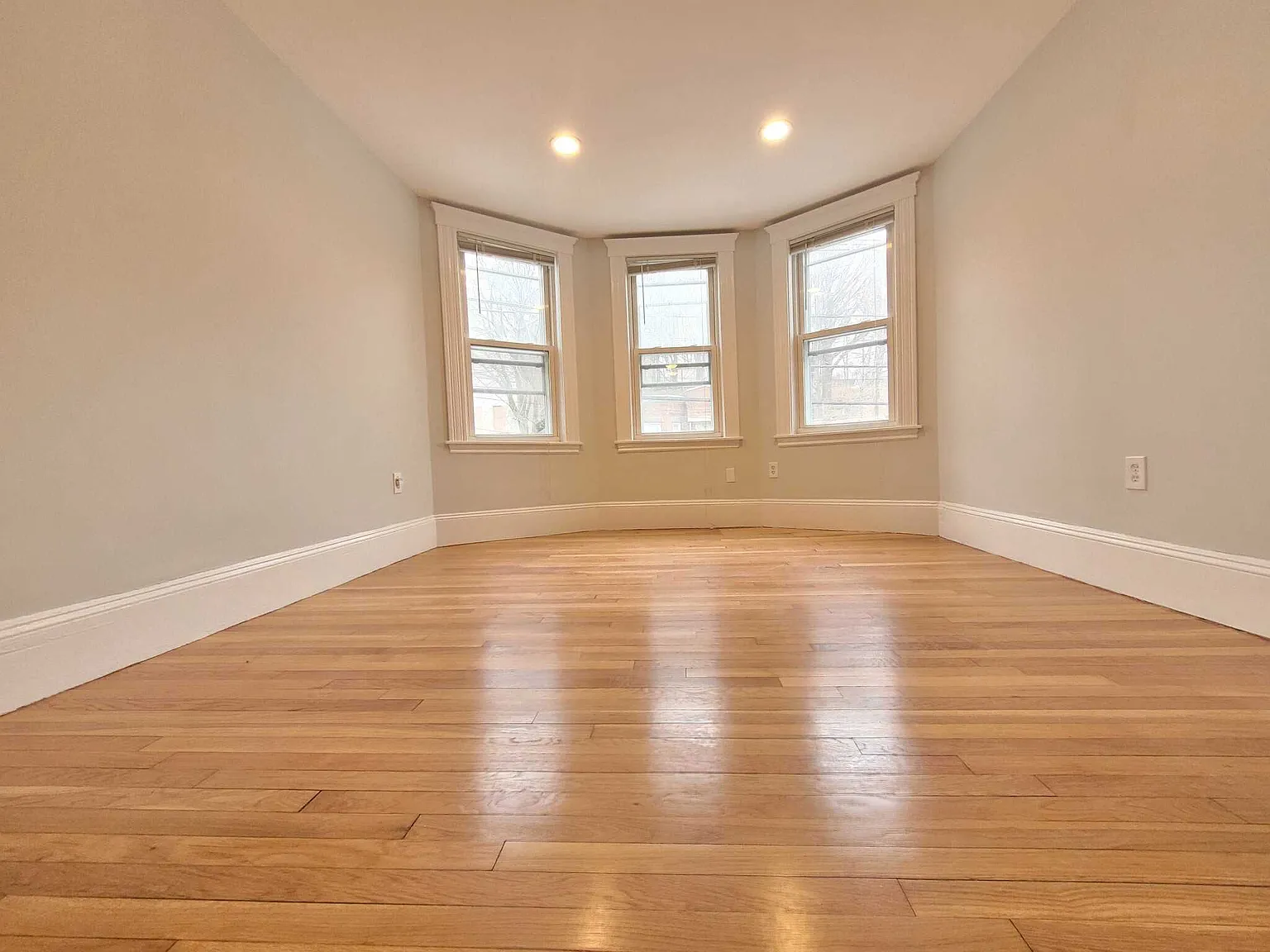 3 bed, $3,070 — Photo 4