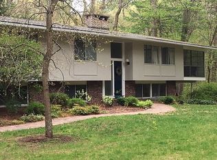 4 Holiday Rd, Wayland, MA 01778