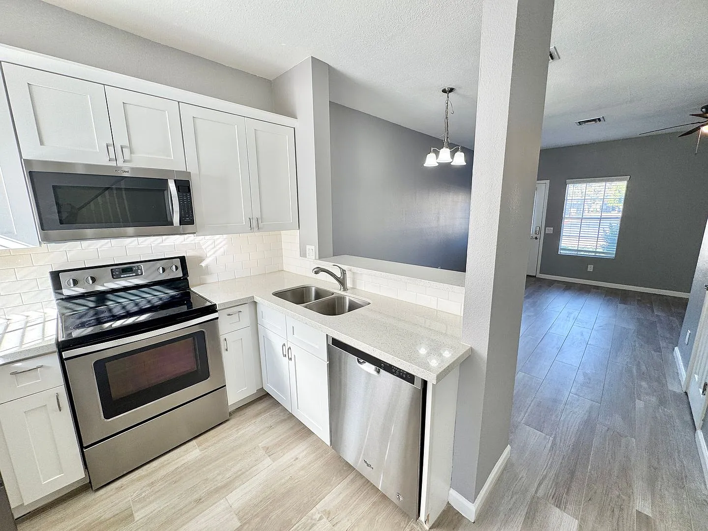 Beautifully Upgraded Chandler Townhouse! New HVAC system — Photo 1