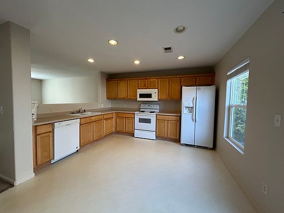 5th image of 3409 Warren Farm Dr