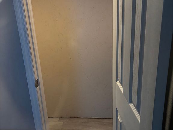 5th image of 914 Bay St