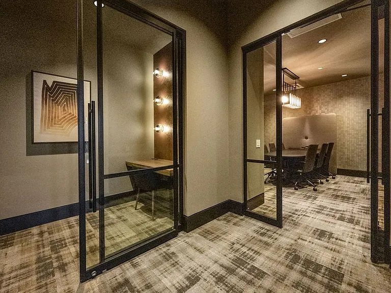 Madison West Elm — Photo 45