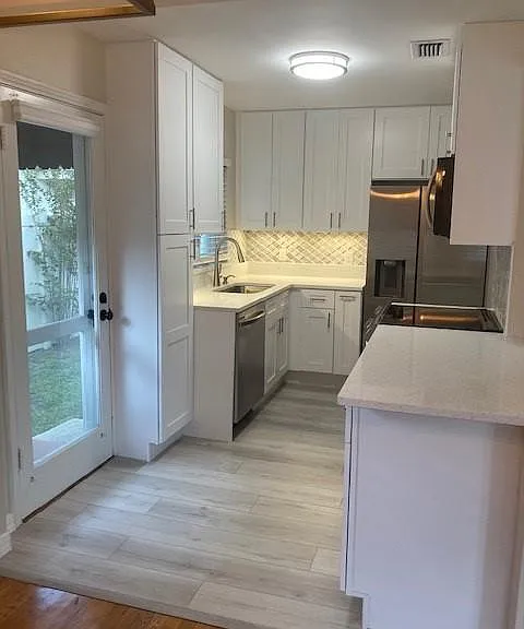 360 E Kings Way — Photo 1