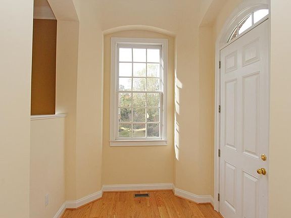3rd image of 3019 Montclair Cir SE