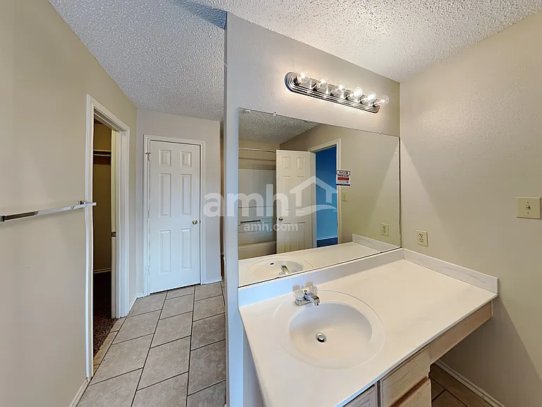 11234 Berkley Sq — Photo 14
