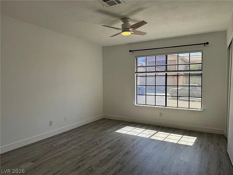 2507 Berwick Ct — Photo 10